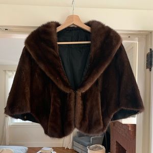 Real fur wrap fits big on a size 4 no tag to designated what size